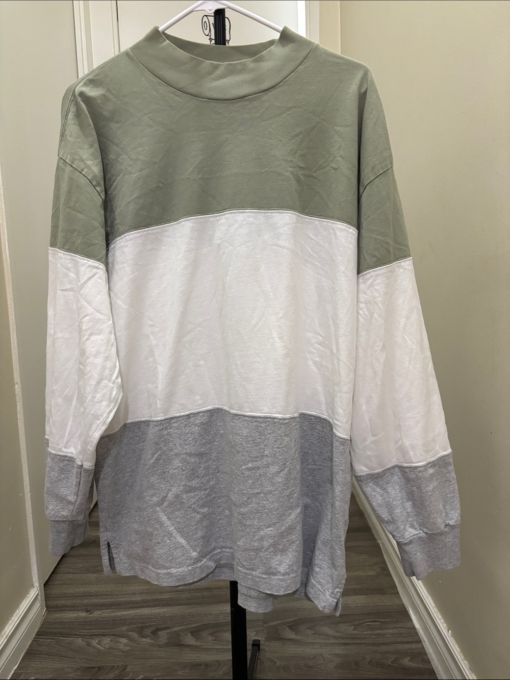 TNA Colorblock Long-Sleeve Crewneck Shirt - Sage, White & Gray